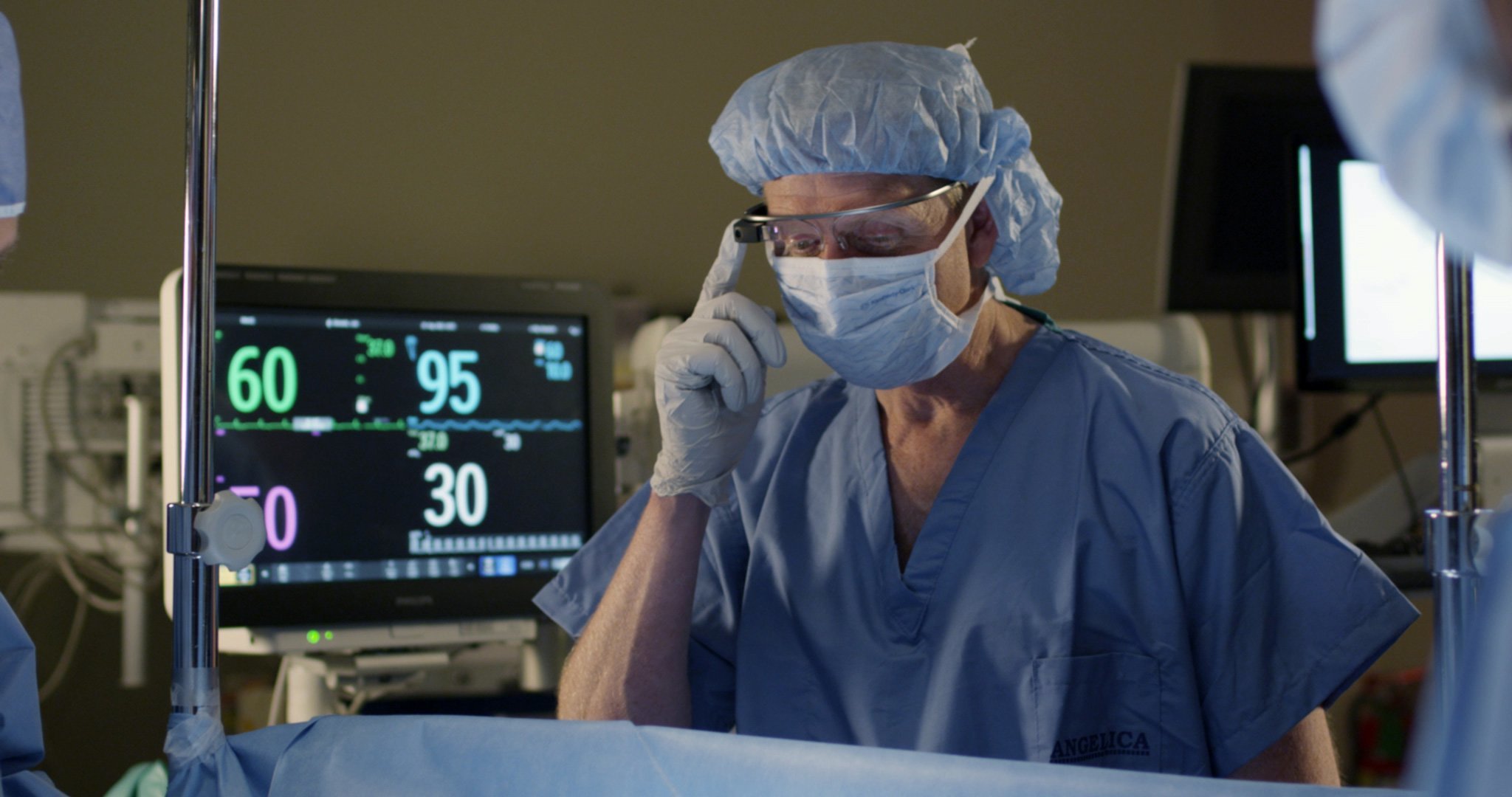 Google Glass-vital-signs-during-surgery