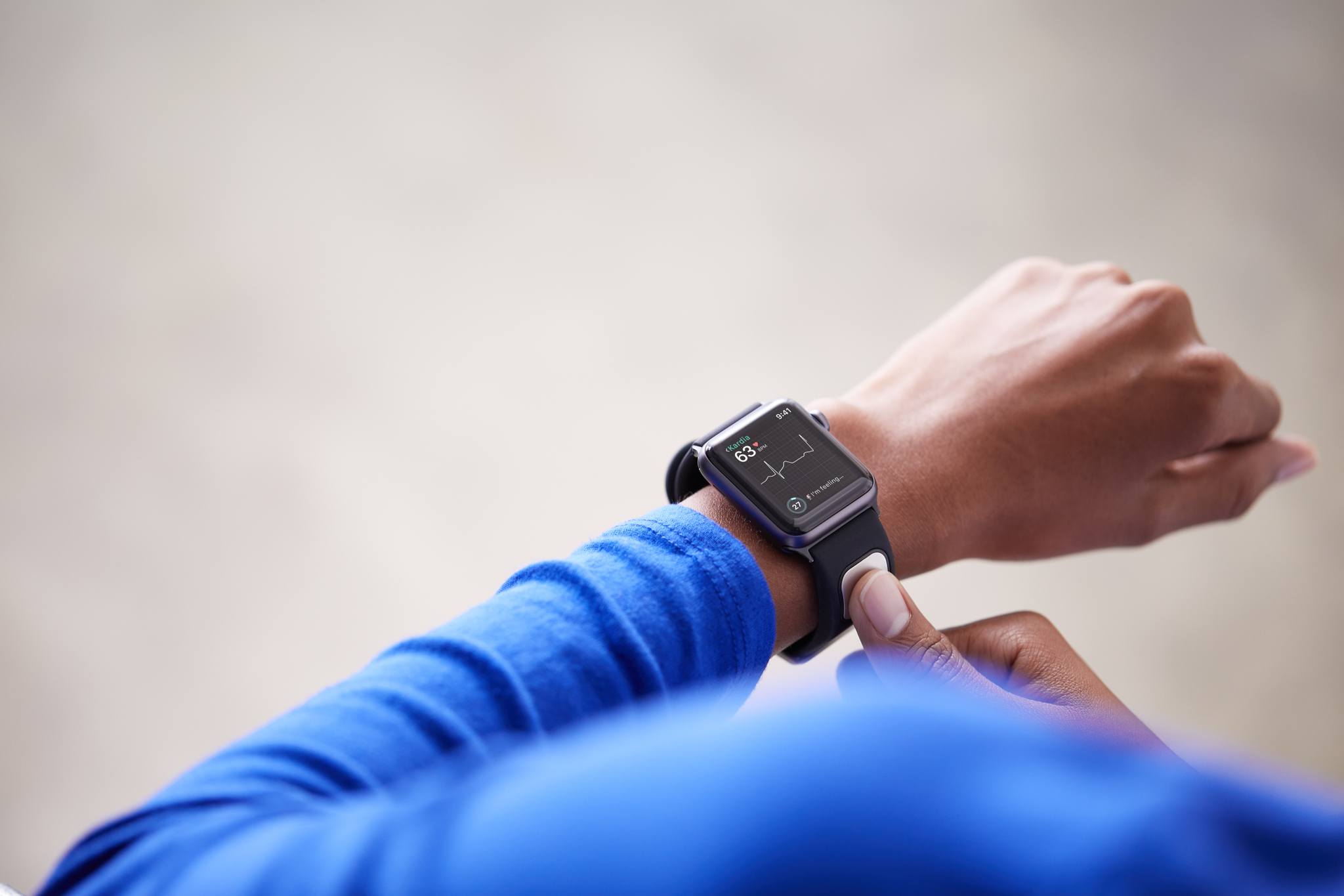 FDA Clears AliveCor’s KardiaBand for Apple Watch, Records Medical-Grade ...